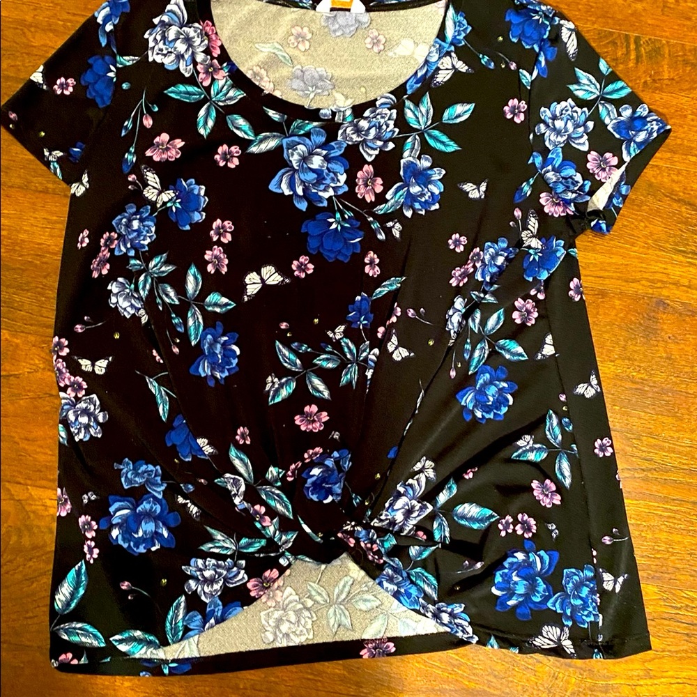 Floral tie front blouse ☀️